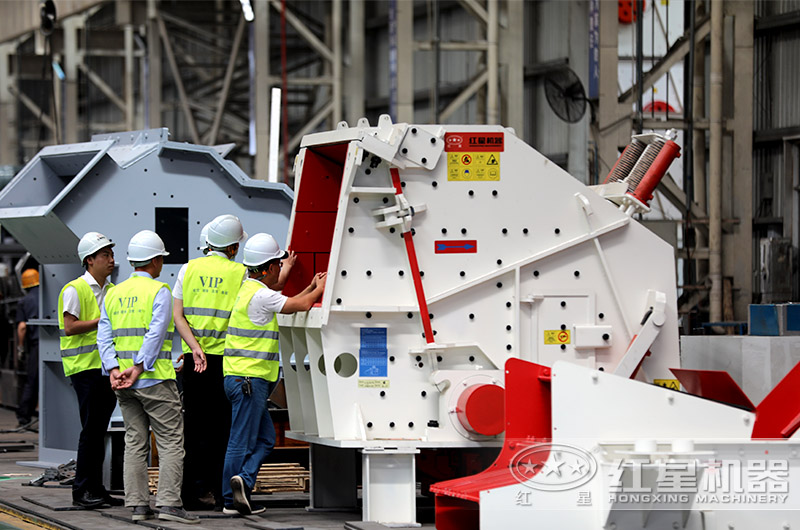 客戶實地考察反擊式破碎機 客戶實地考察反擊式破碎機