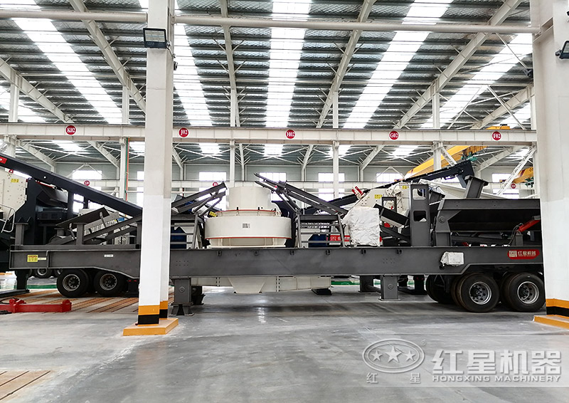 移動(dòng)制砂機(jī)，分履帶和輪胎兩種