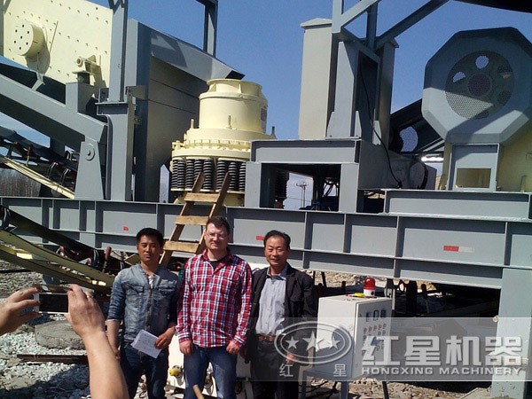 300t/h輪胎式圓錐移動(dòng)破施工現(xiàn)場