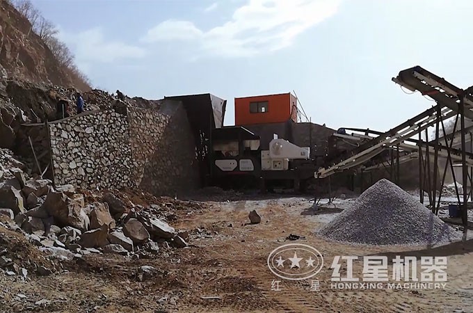 輪胎移動碎石機(jī)施工現(xiàn)場