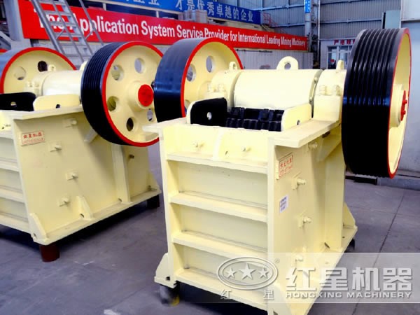 硬巖顎式破碎機(jī)正面展示圖 硬巖顎式破碎機(jī)正面展示圖