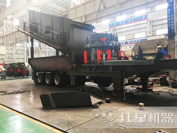 移動(dòng)打石機(jī)生產(chǎn)廠家車間 移動(dòng)打石機(jī)生產(chǎn)廠家車間