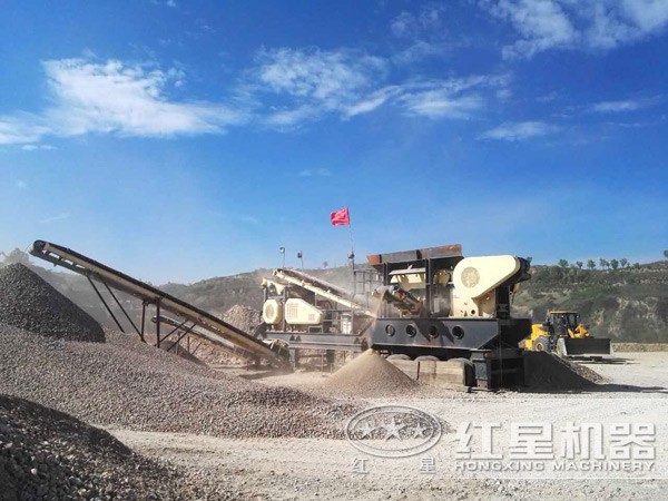 車載移動破碎機作業(yè)現場 車載移動破碎機作業(yè)現場