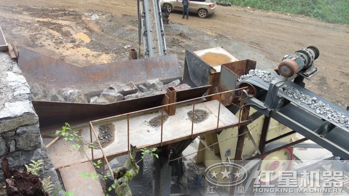 大型錘式石頭粉碎機應(yīng)用現(xiàn)場