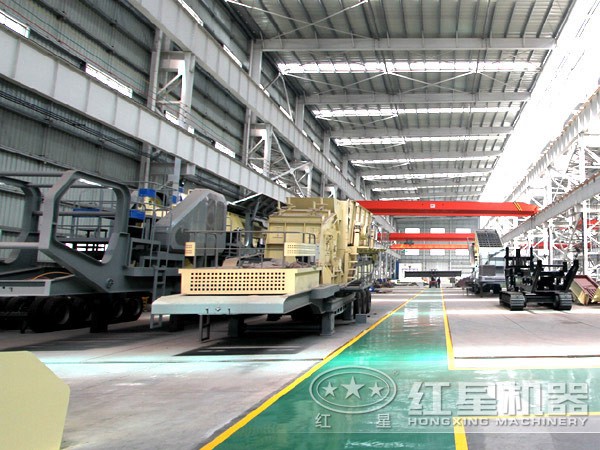 紅星移動(dòng)車載式打石機(jī)生產(chǎn)車間 紅星移動(dòng)車載式打石機(jī)生產(chǎn)車間