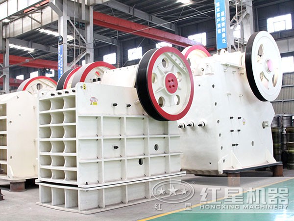 鄂式碎石機(jī)車(chē)間實(shí)拍圖 鄂式碎石機(jī)車(chē)間實(shí)拍圖