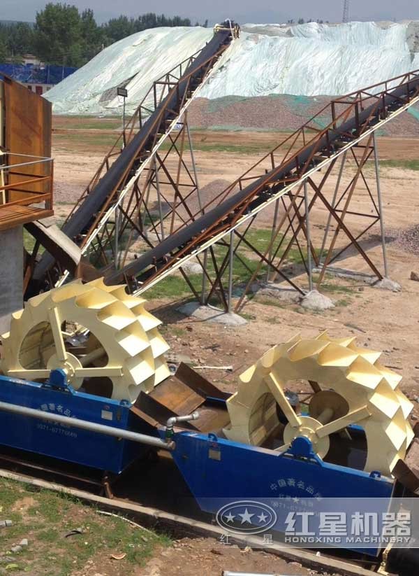 輪斗洗砂機(jī)安裝現(xiàn)場 輪斗洗砂機(jī)安裝現(xiàn)場