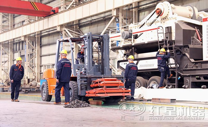 碎石機(jī)_車(chē)載一體機(jī)車(chē)間實(shí)拍 碎石機(jī)_車(chē)載一體機(jī)車(chē)間實(shí)拍