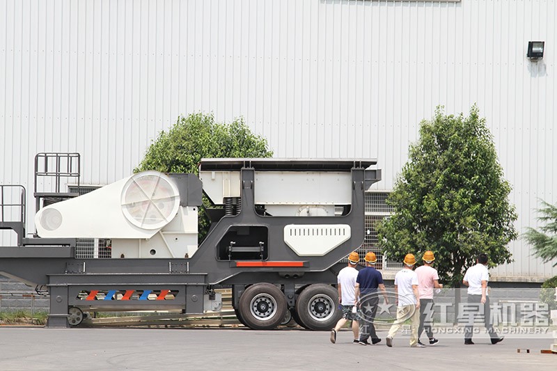 紅星大型移動石頭打沙機(jī)客戶考察 紅星大型移動石頭打沙機(jī)客戶考察