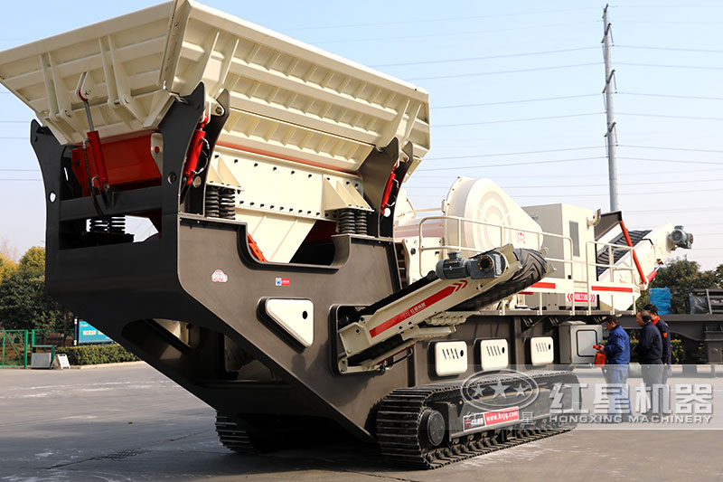 流動磕石機(jī)搭載顎破