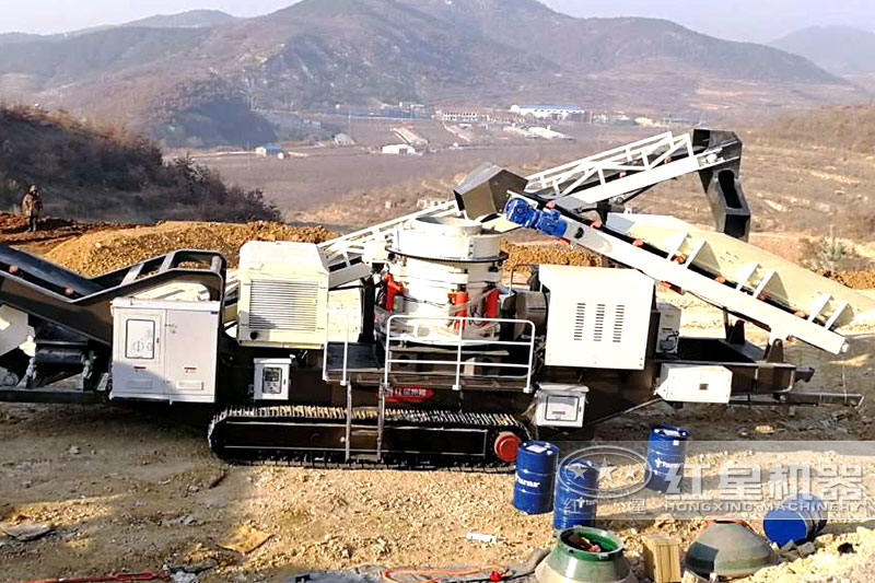 移動圓錐破+振動篩，生產(chǎn)現(xiàn)場