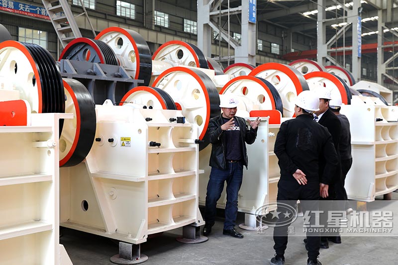 小型破石機(jī)廠家客戶考察 小型破石機(jī)廠家客戶考察