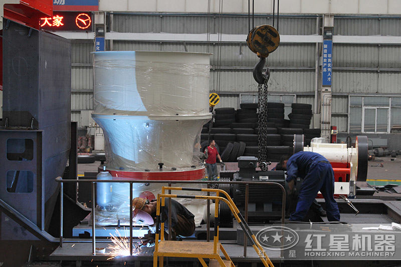 200t/h車載流動石子機(jī)_磕石機(jī)車間