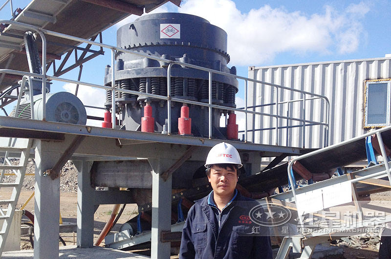 1200圓錐破碎機作業(yè)現(xiàn)場