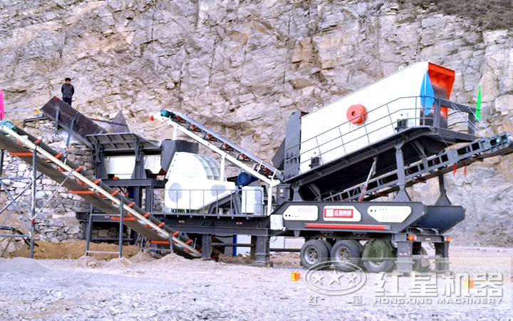 輪式自行重錘式破碎機(jī)械車(chē)作業(yè)現(xiàn)場(chǎng)，山東客戶(hù)，時(shí)產(chǎn)120噸