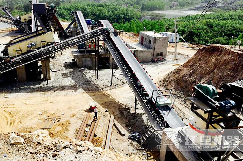 時(shí)產(chǎn)100噸碎石制砂現(xiàn)場(chǎng)