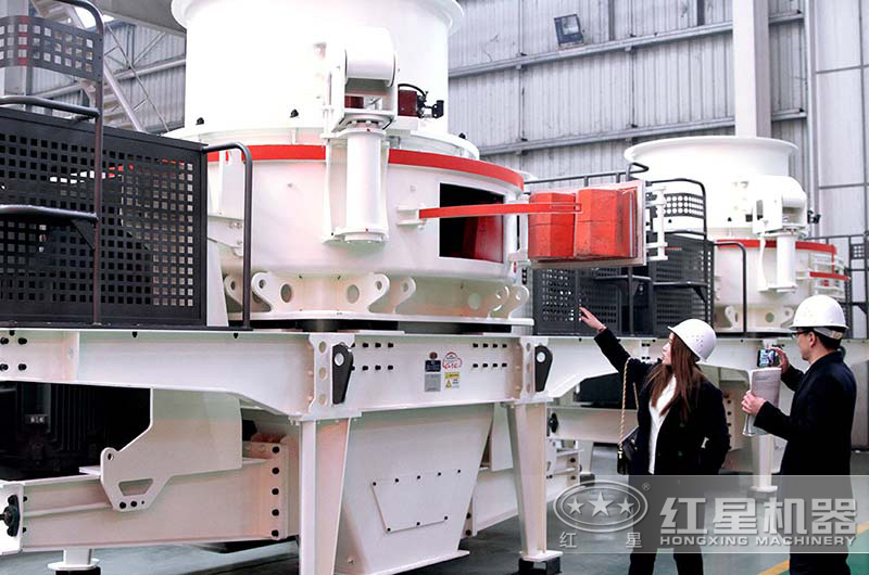 用戶(hù)來(lái)廠(chǎng)參觀(guān)制砂機(jī)