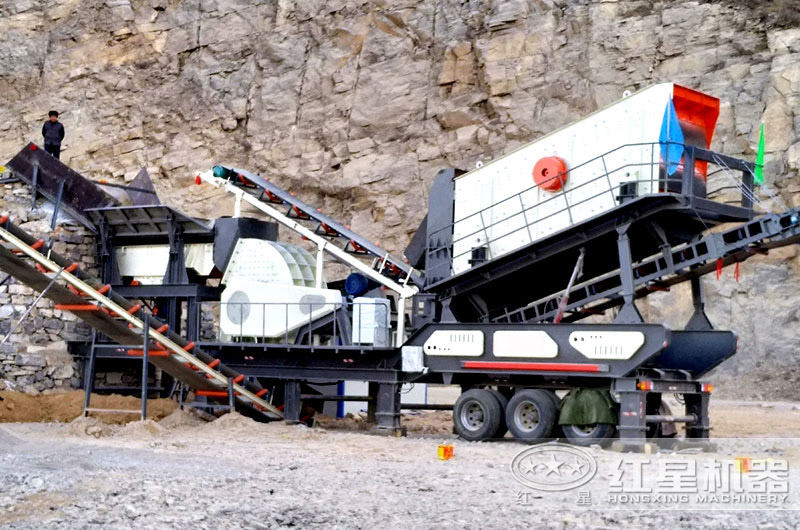 輪胎式單機(jī)組合移動(dòng)式破碎機(jī)現(xiàn)場，時(shí)產(chǎn)量100噸左右