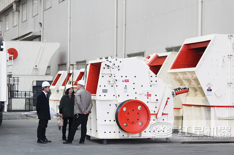 反擊式破碎機(jī)沖擊力大，石粉少