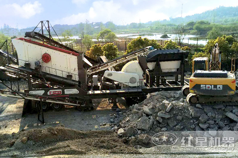 重錘破移動(dòng)式破碎機(jī)生產(chǎn)現(xiàn)場圖