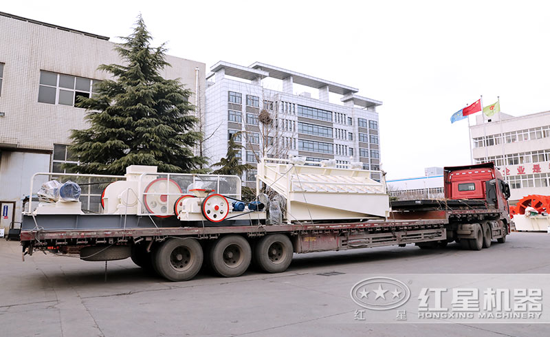 紅星小型對(duì)輥破碎機(jī)發(fā)往山東現(xiàn)場